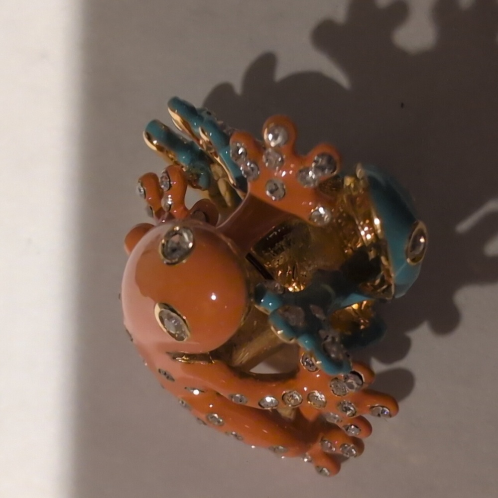 Joan Rivers Magnetic Frog Brooch - Picture 12 of 12